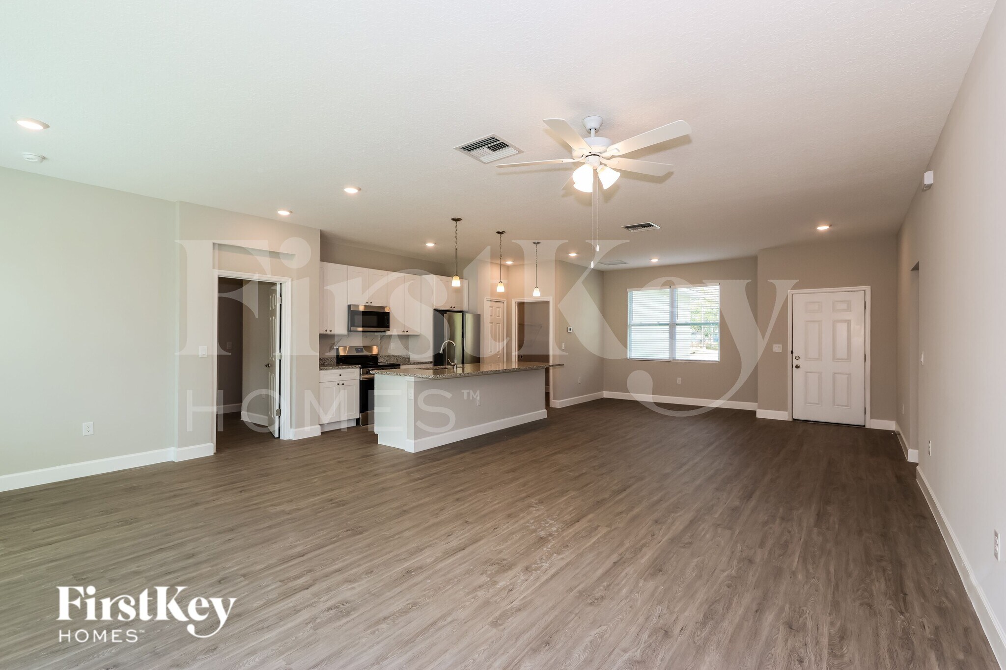 Building Photo - 216 Titan Rd SE