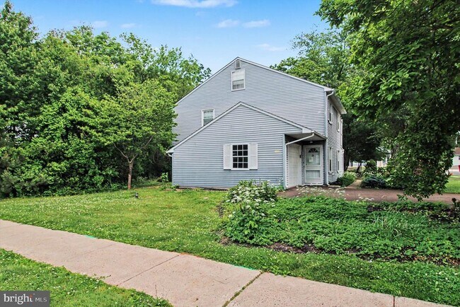 Building Photo - 831 Jackson St
