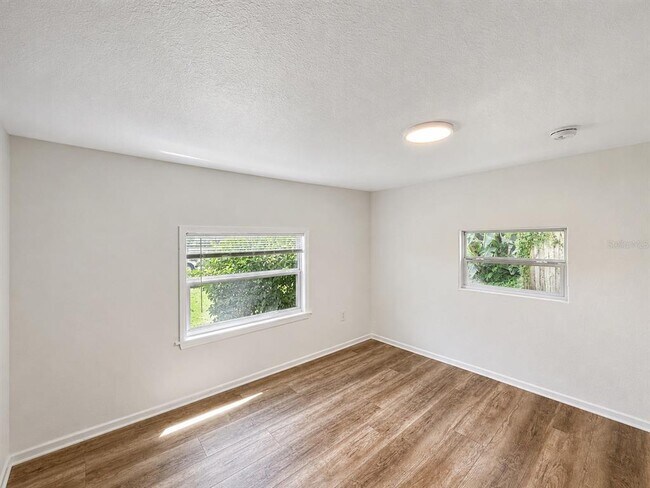 Building Photo - 2310 S Shine Ave