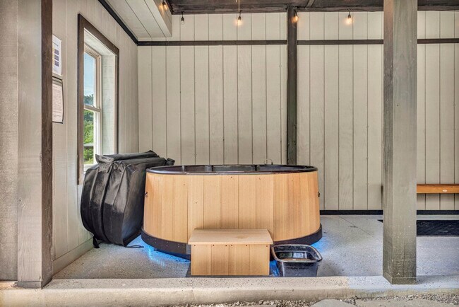 Building Photo - 23120 Bates Rd