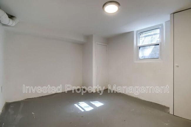 Building Photo - 785 Elm St