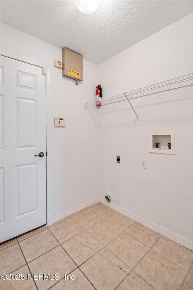Building Photo - 41 Felwood Ln