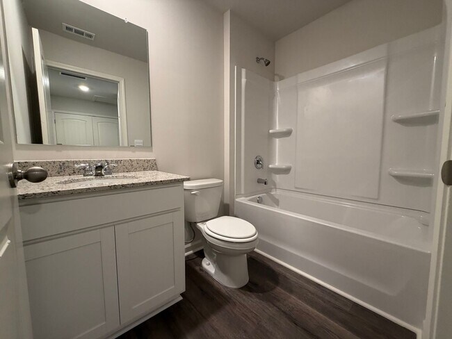 Building Photo - 3 Bedrooms, 2.5 Bathrooms - Townhome in Armuchee!
