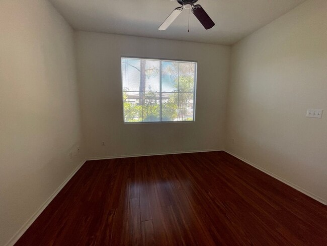 Building Photo - First Floor Condo Unit in Gated Community!