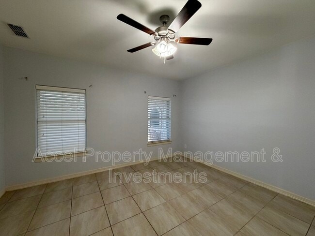 Building Photo - 1402 Mulberry Dr