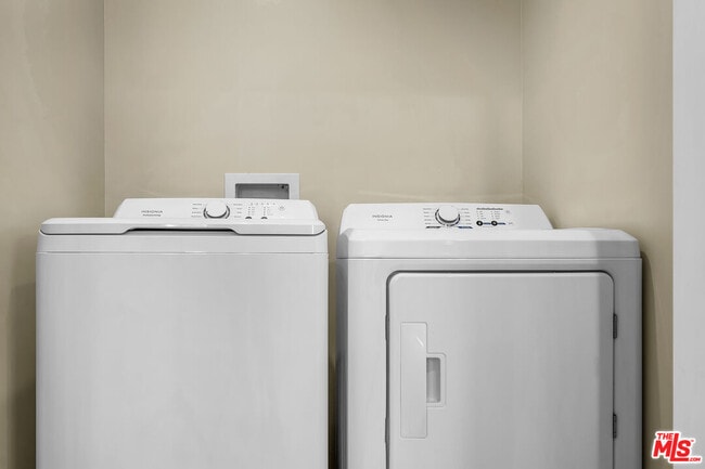 Building Photo - 2816 3/4-2814 W Jefferson Blvd