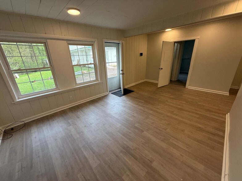 Building Photo - 2406 Rte 29