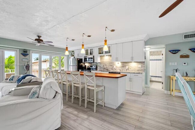 Building Photo - 201 Wildwood Cir
