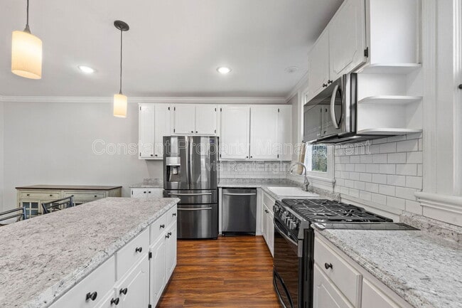 Building Photo - 138 Main St