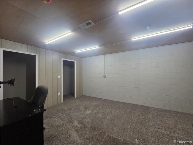 Building Photo - 5016 S Old US Hwy 23