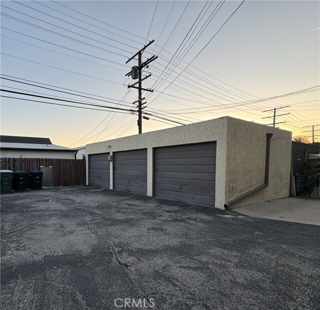 Building Photo - 662 W Glenoaks Blvd