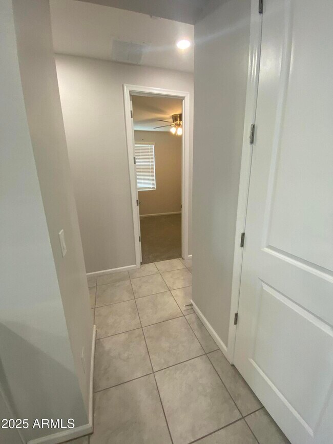 Building Photo - 24620 W Mohave St