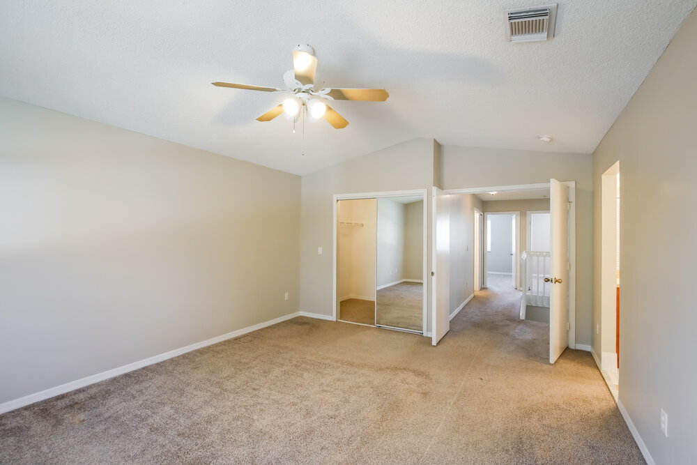 Building Photo - 333 SW 195th Ave