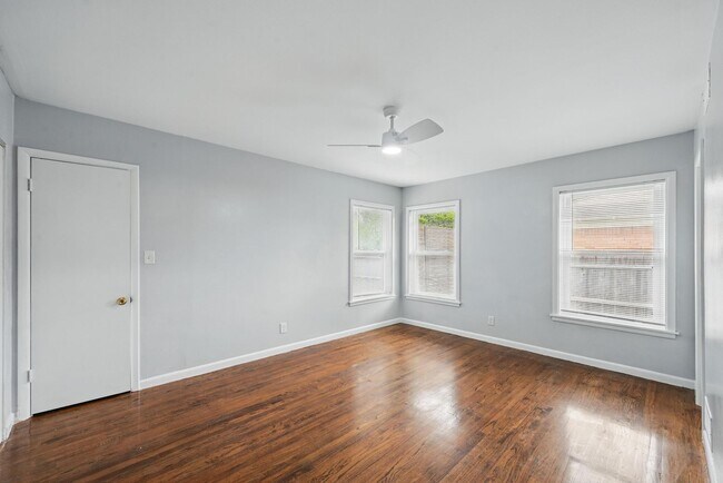 Building Photo - Newly Updated with Large Yard!