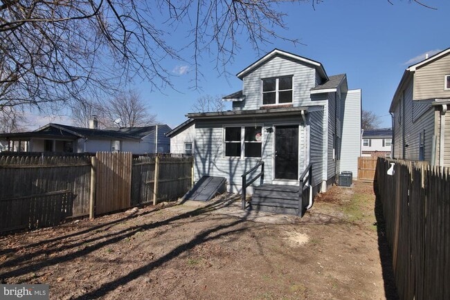 Building Photo - 217 Parkinson Ave