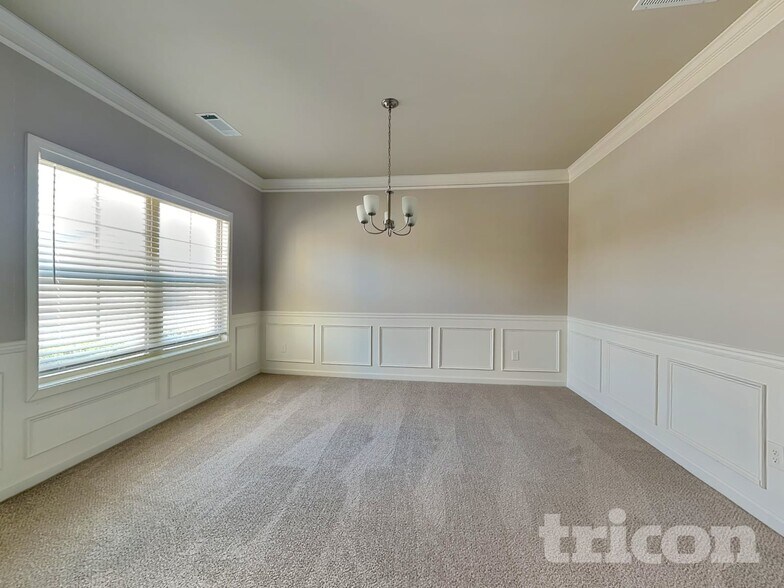 Building Photo - 208 Evergreen Way