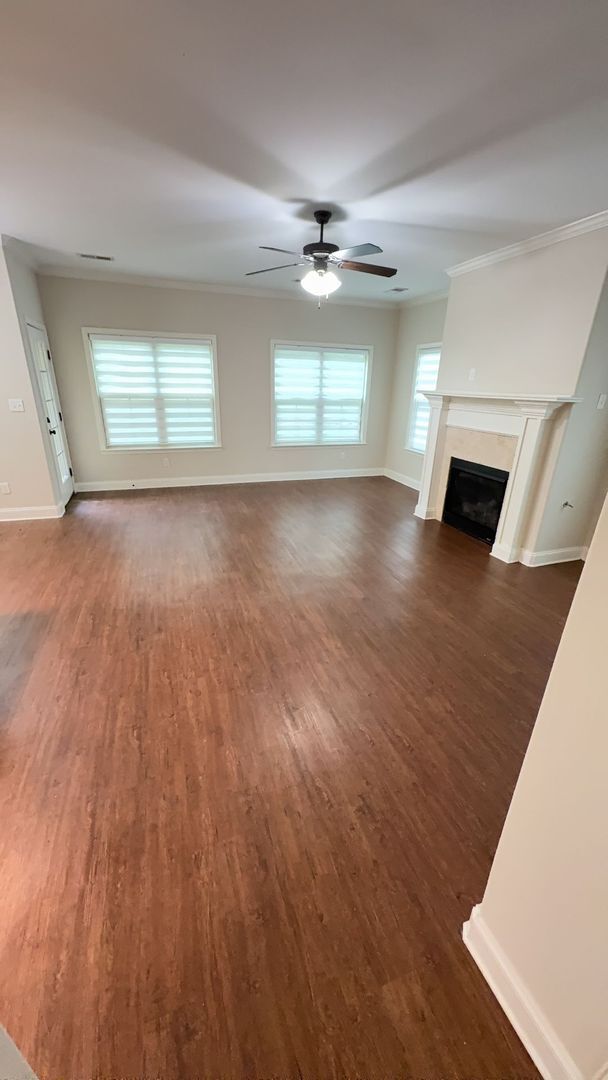 Building Photo - Nice 4 bedroom 2 bath home in the heart of...