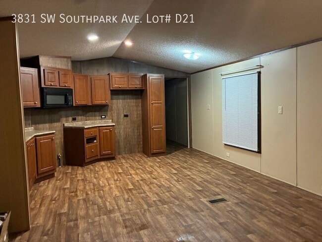Building Photo - 3831 SW South Park Ave