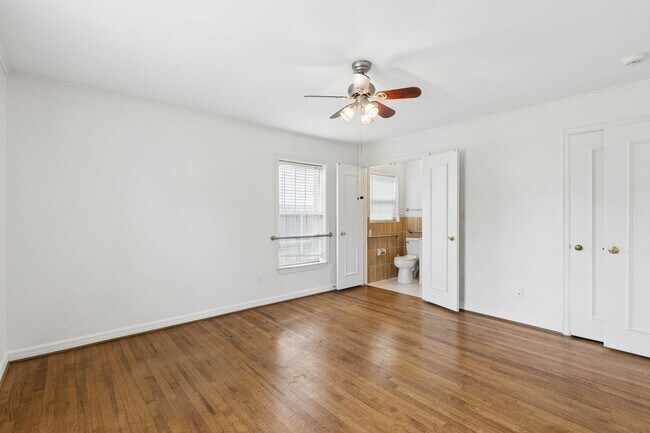 Building Photo - 1108 Larchmont Ln