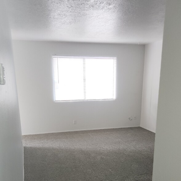 Building Photo - 516 Lewis Ave SE