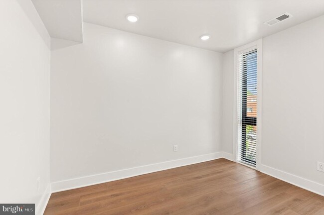 Building Photo - 1100 Bladensburg Rd NE