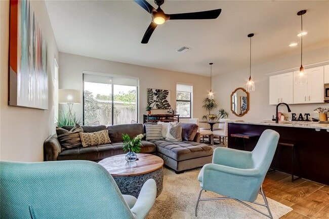 Building Photo - 204 N Manhattan Ave