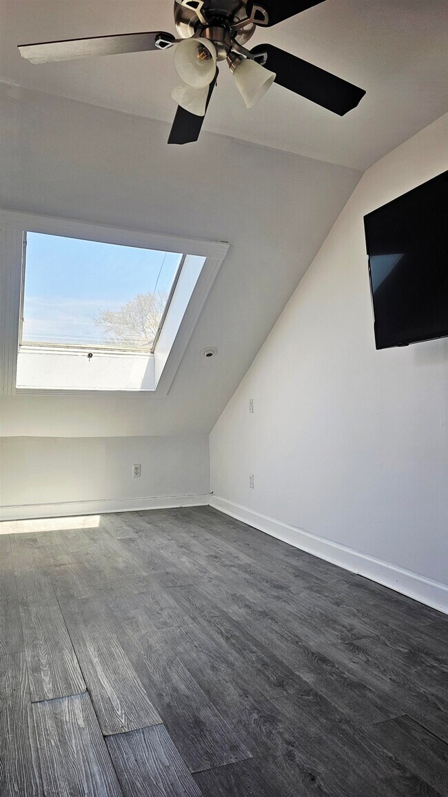 Building Photo - 86 W 34th St.