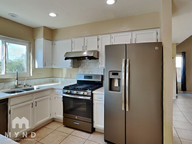 Building Photo - 3233 W Avior Dr