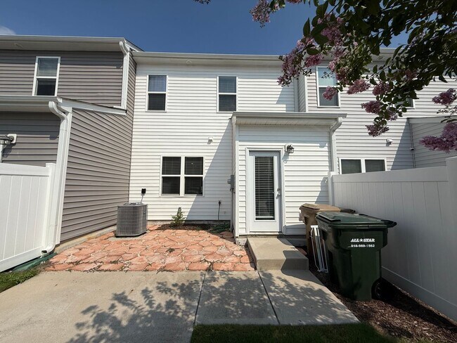 Building Photo - **OFFERING REFUNDABLE APPLICATION FEES & $100 MOVE IN PROMOTION** Modern 3BD, 2.5BA Clayton Townh...