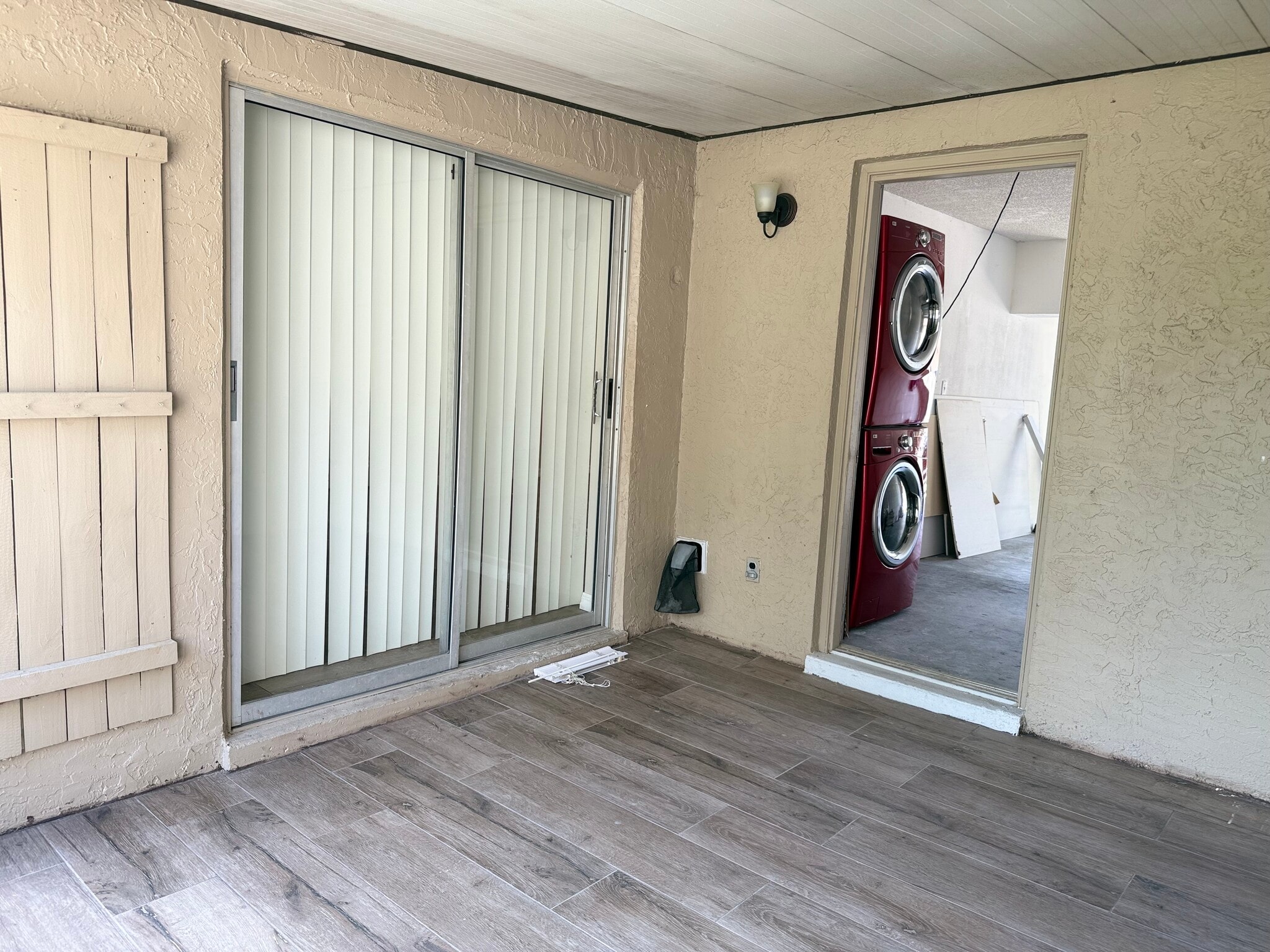 Building Photo - 160 Clear Lake Cir