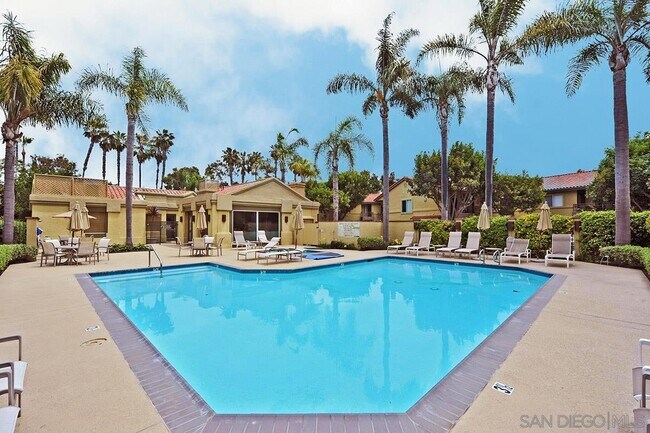 Building Photo - 7565 Charmant Dr