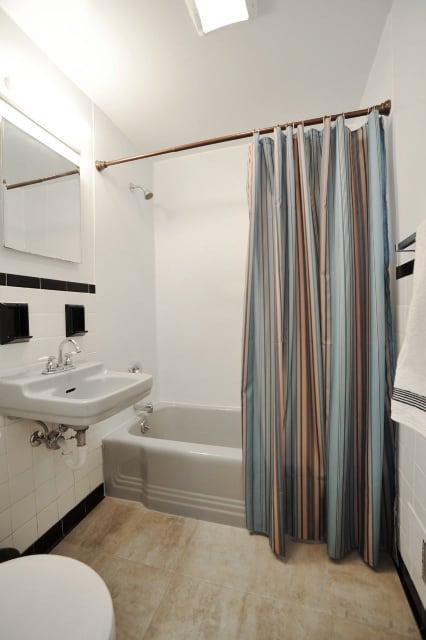 Building Photo - 1440 Barr Ave