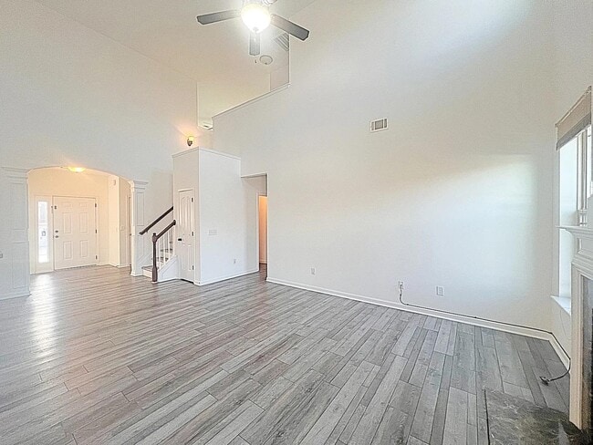 Building Photo - 301 Riverdale Rd