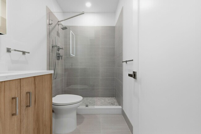 Building Photo - 6 Devine Wy