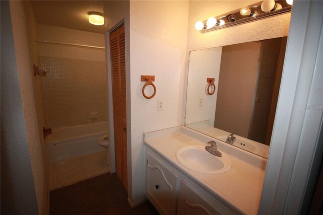 Building Photo - 522 Orange Dr