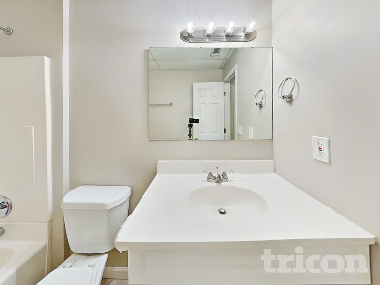 Building Photo - 4452 Lockett Trce