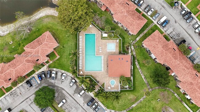 Building Photo - 9964 Twin Lakes Dr