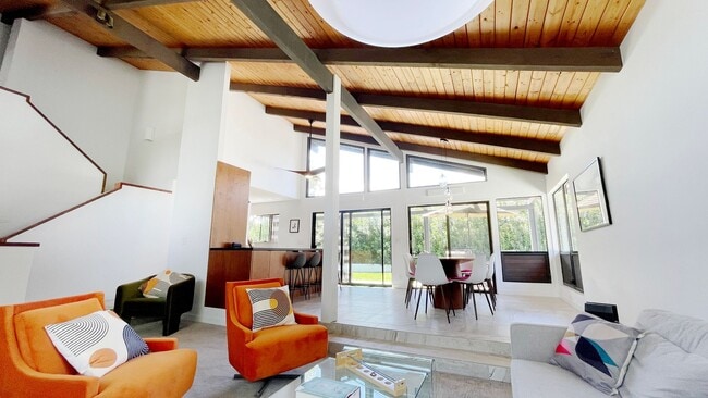 Building Photo - One of a Kind! Furnished 3+ Bedroom 3 Bath...