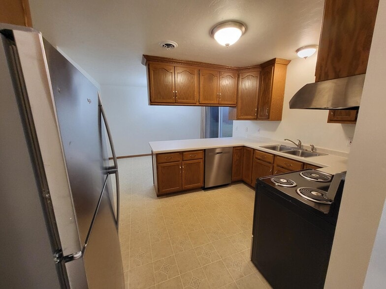 Building Photo - 4944 Rosewood Ct