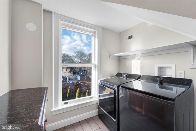 Building Photo - 311 W Main St