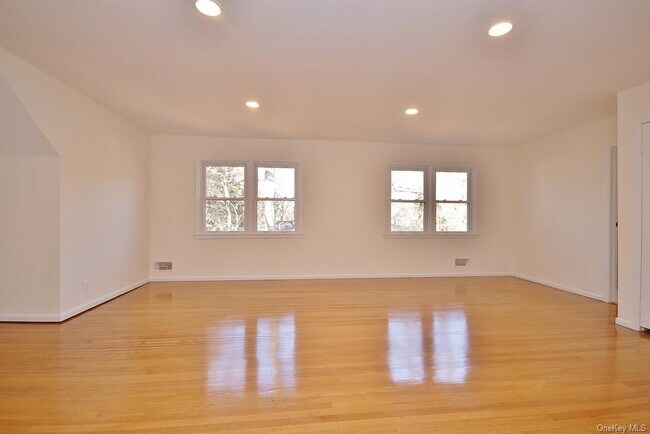 Building Photo - 3 Lakeview Ave