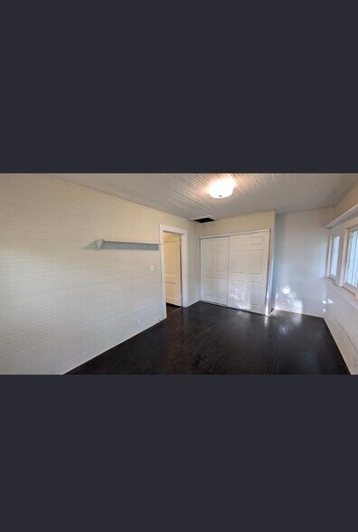Building Photo - 4020 E Archer St