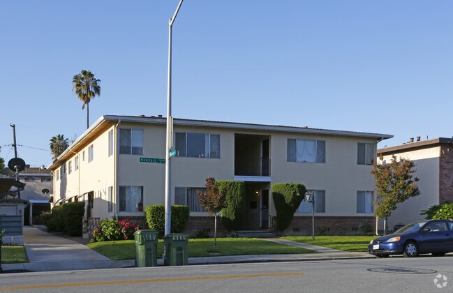 Building Photo - 1646 Newhall St