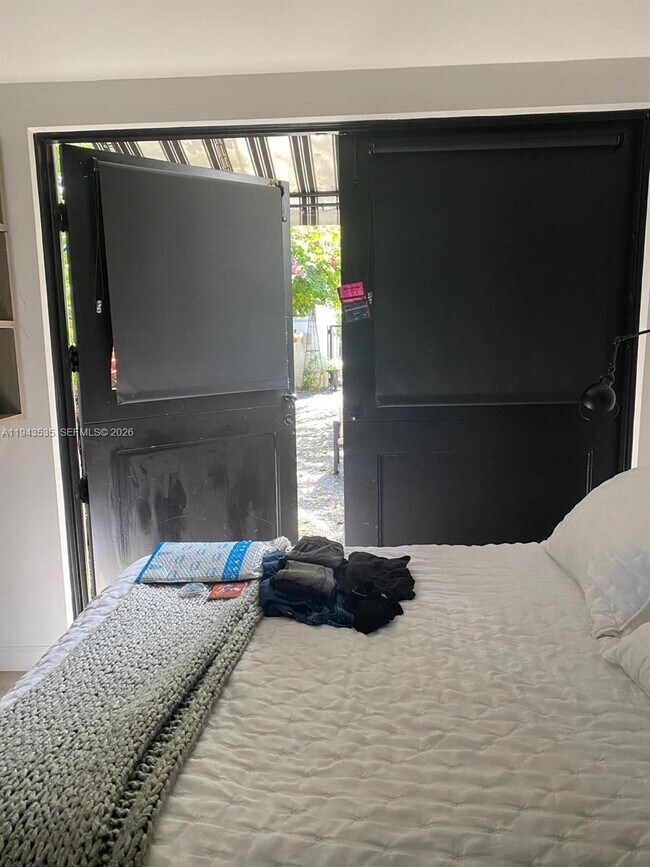 Building Photo - 1321 Asturia Ave