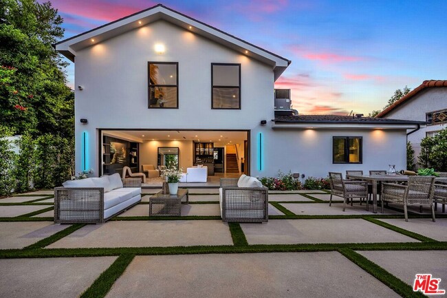 Building Photo - 5236 Reseda Blvd