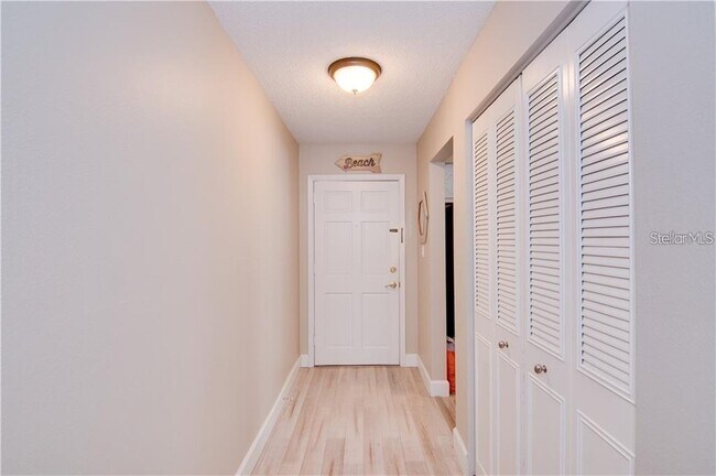 Building Photo - 1706 Belleair Forest Dr