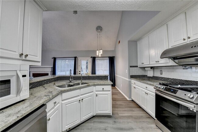 Building Photo - 235 Ruby Forest Pkwy