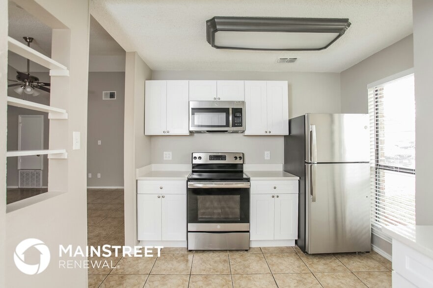 Building Photo - 9054 Chinon