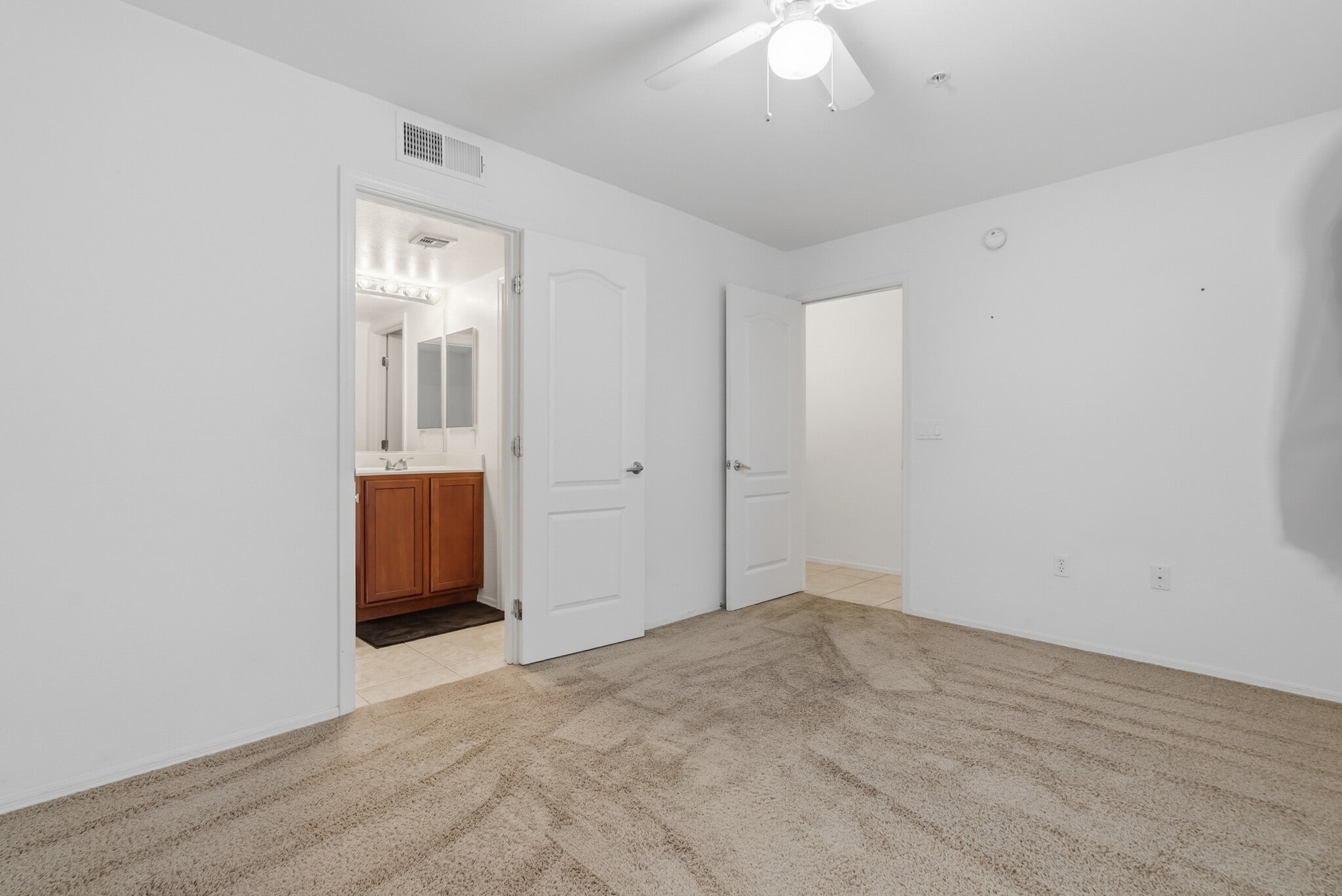 Building Photo - 2150 W Alameda Rd