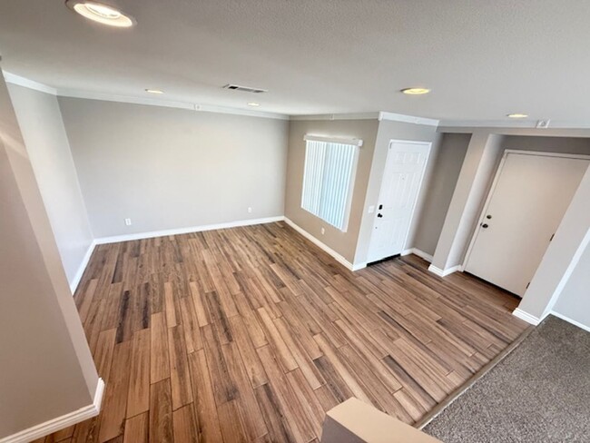 Building Photo - Beautiful Home located in Sunbow